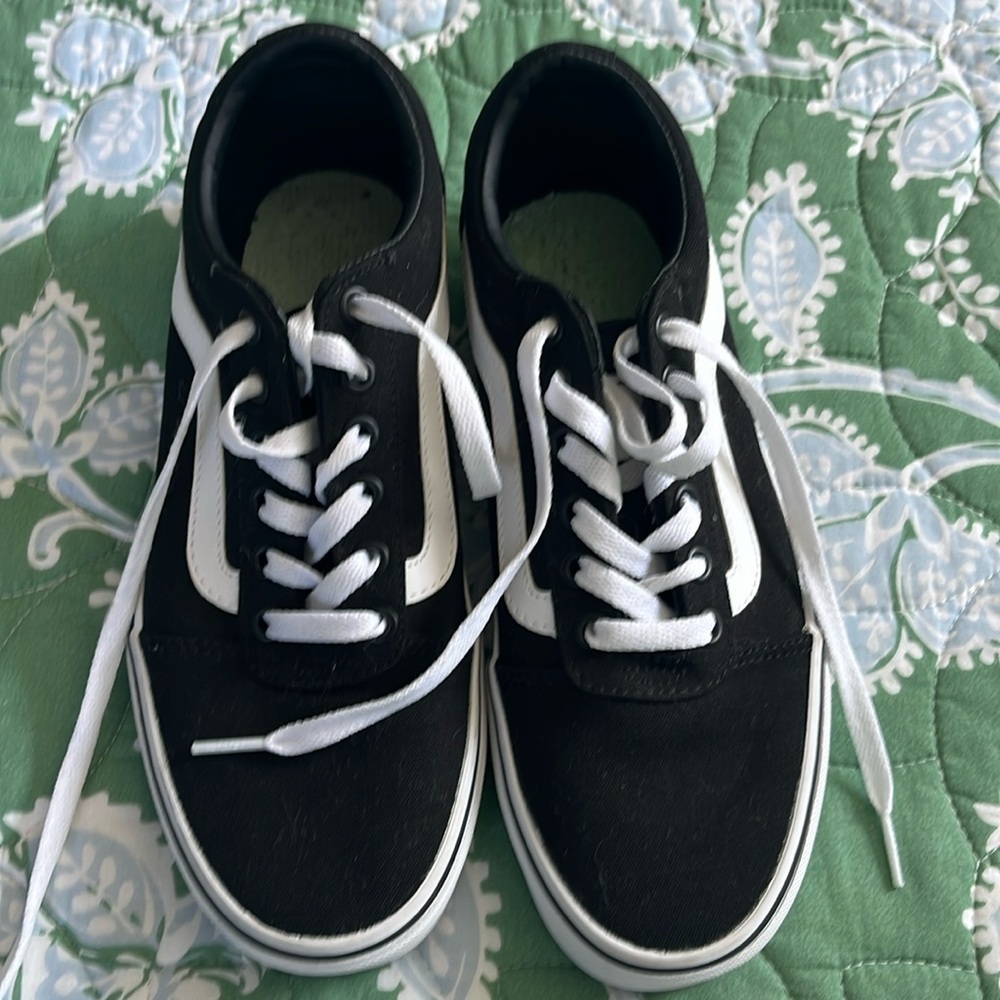 Women’s Vans sneakers 8.5